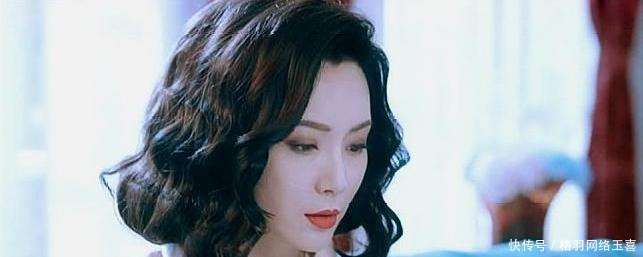 蛋卷烫|女人过了35岁,剪短发减龄还不够,烫这几款发型更显优雅年轻