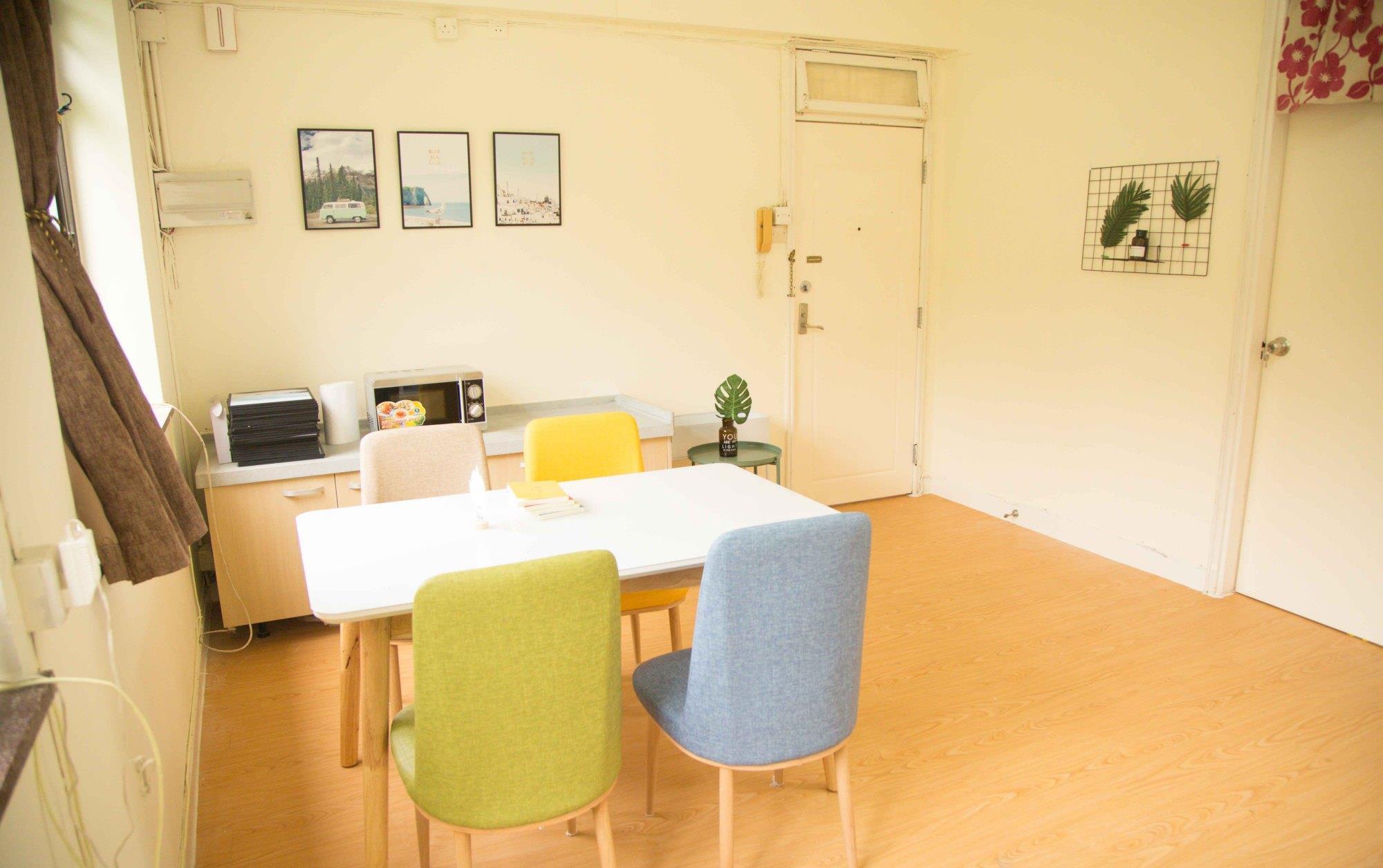 墙面|踢脚线有什么用?外国人家里看不到踢脚线,他们是怎样装修的?