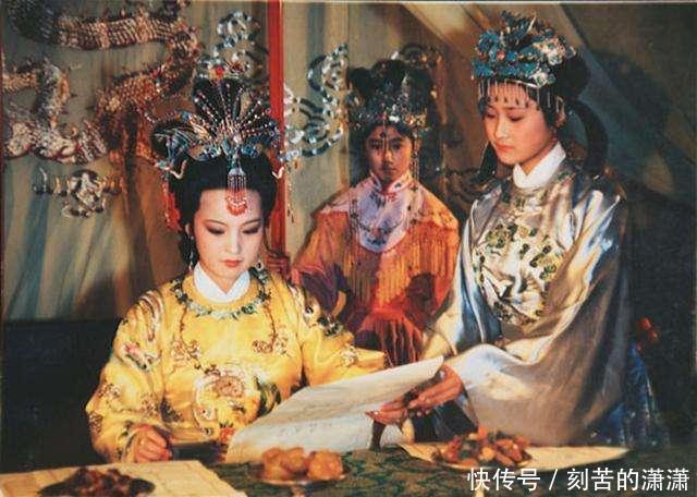 冷子兴一句话,揭开了贾元春封妃的真实原因