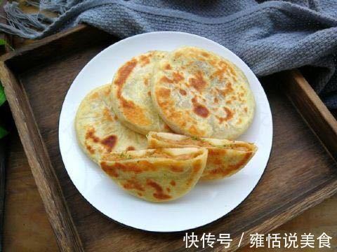 早餐煎饼该这样吃，1碗面粉2个鸡蛋，酥脆鲜香，超级好吃