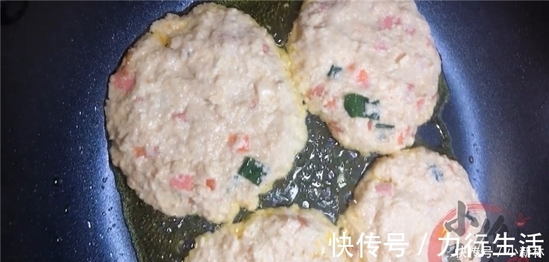 豆腐别只会炒着吃，加一个鸡蛋搅拌碎，吃一次就念念不忘