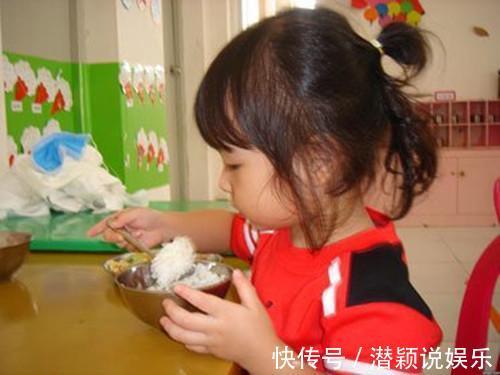 宝妈|7岁女童2年没长个，只因常吃2种饭，儿科医生别再给孩子喂了