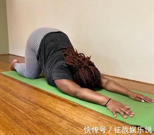 臀部|谁说胖子不能练瑜伽？这套肩颈瑜伽序列，专门针对肥胖体质！