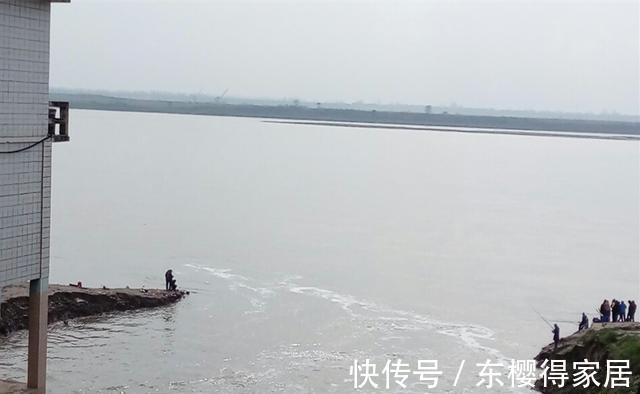 野钓|夏季野钓大鱼,钓深水优于钓浅水,什么地形的深水才有鱼窝?