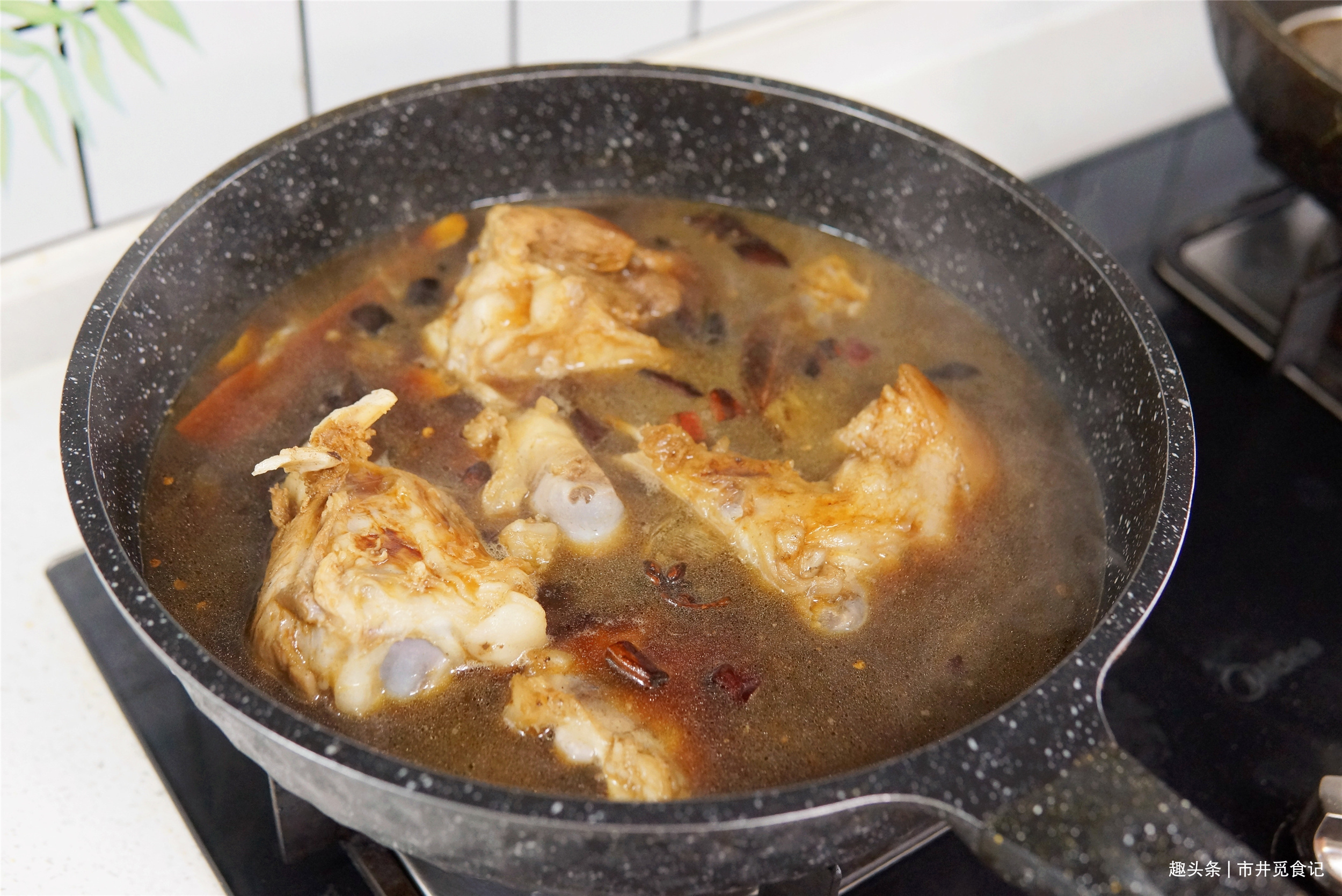 入秋贴秋膘，猪肉排骨靠边站，会吃大骨头才过瘾，花钱不多还解馋