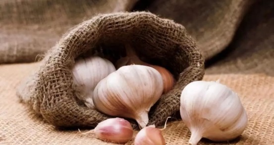 大蒜素|大蒜吃对了“长寿”,吃错“催命”,看你吃错了没!赶紧告知家人