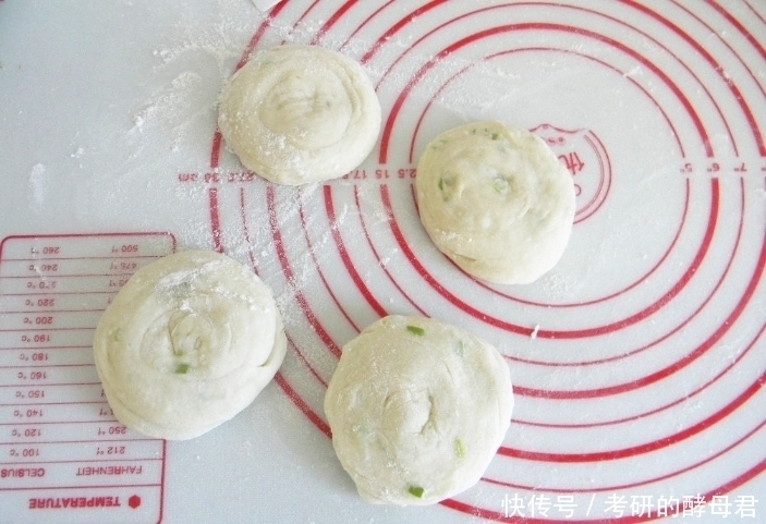 面用|烙饼又干又硬是和面用错了水,牢记3点,饼柔软筋道,放凉不硬