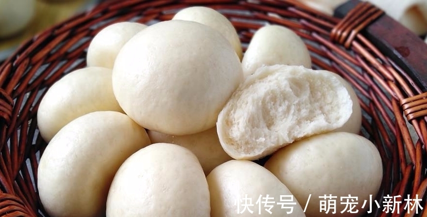 蒸馒头时,把酵母倒入面粉是“大忌”,10年面点师教您蒸馒头技巧