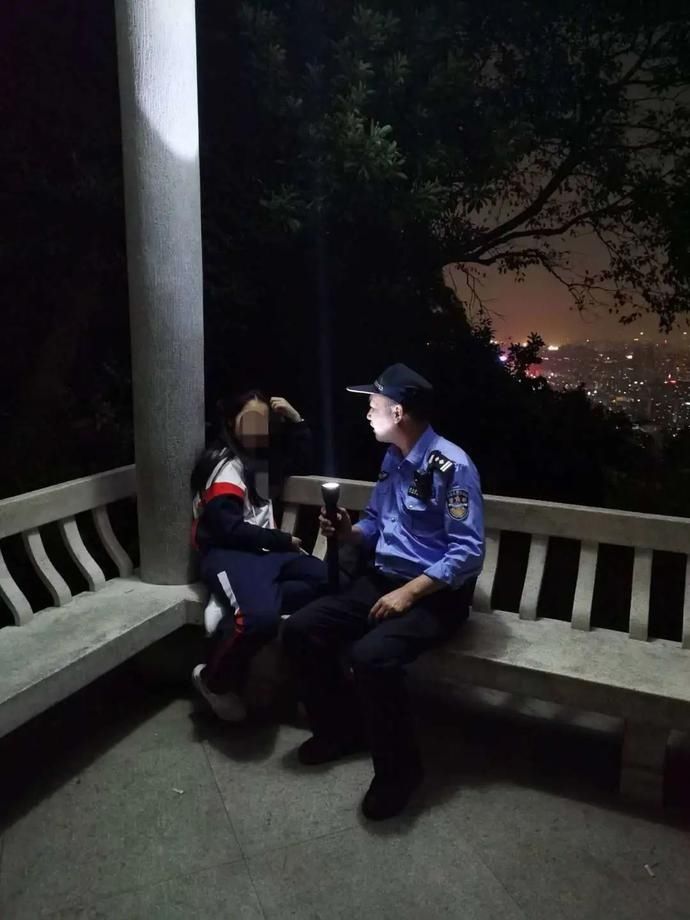 警方|惊险！少女悬崖边欲轻生，白云警方紧急救援