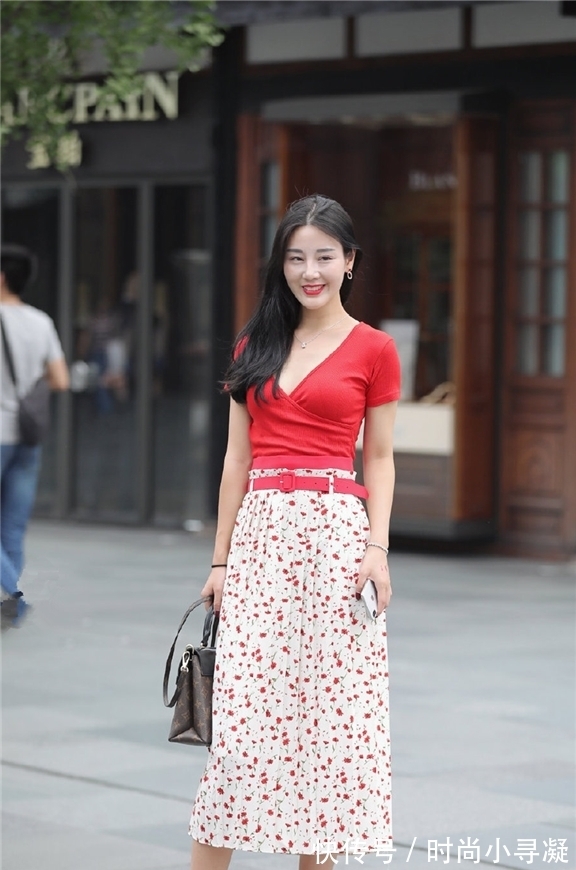 亲和力|这身穿搭穿出了邻家大姐姐的感觉,自信大方具有亲和力