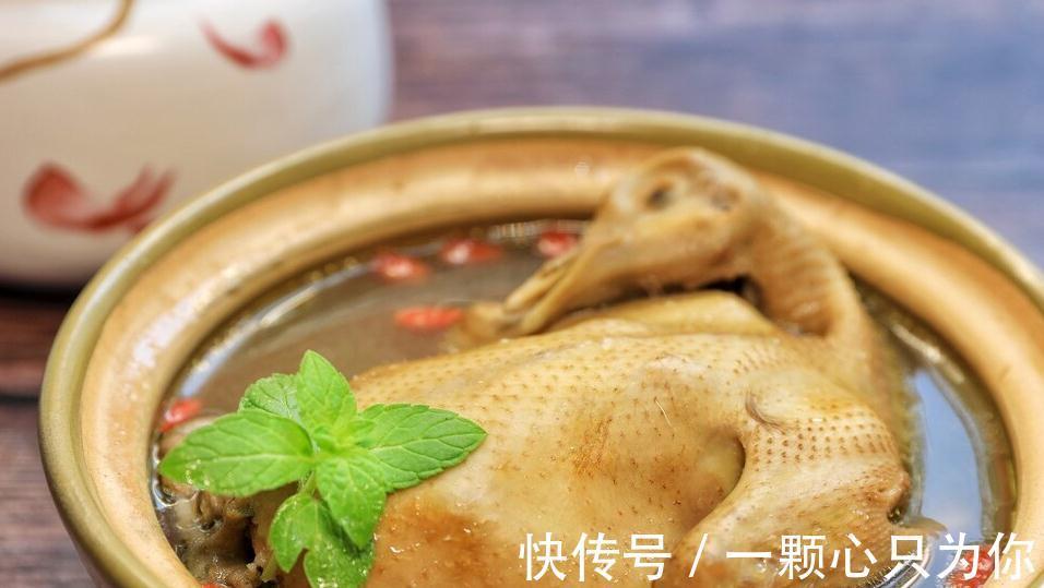 俗话“一鸽胜九鸡”，炖鸽子汤牢记“3放2不放”，汤鲜味美不腥气