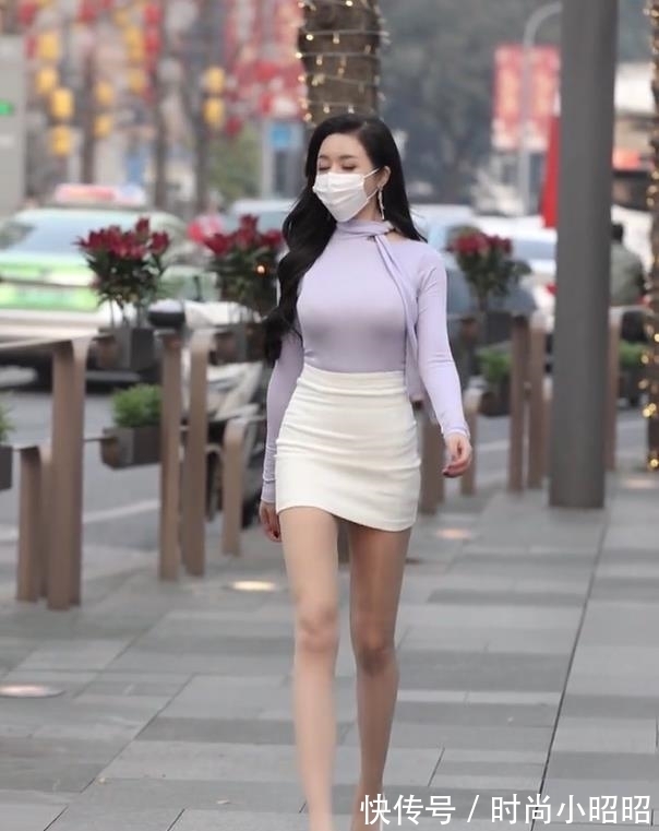 t恤 白色短裙搭上白高跟鞋,穿搭清新干净