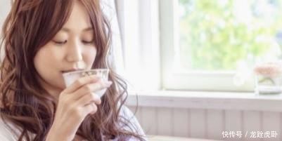 老化会|专家说以下4个部位,最容易“出卖”的女人年龄,赶紧好好保养