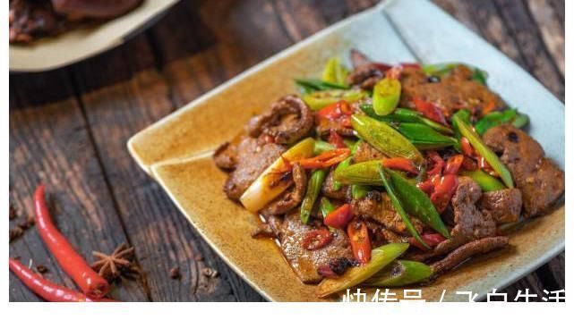 血管堵塞|血脂高的人不能喝牛奶?提醒:甘油三酯高的人,3物才需要远离