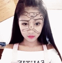 |搞笑GIF:妹纸的脸简直太魔性了,看的止不住笑