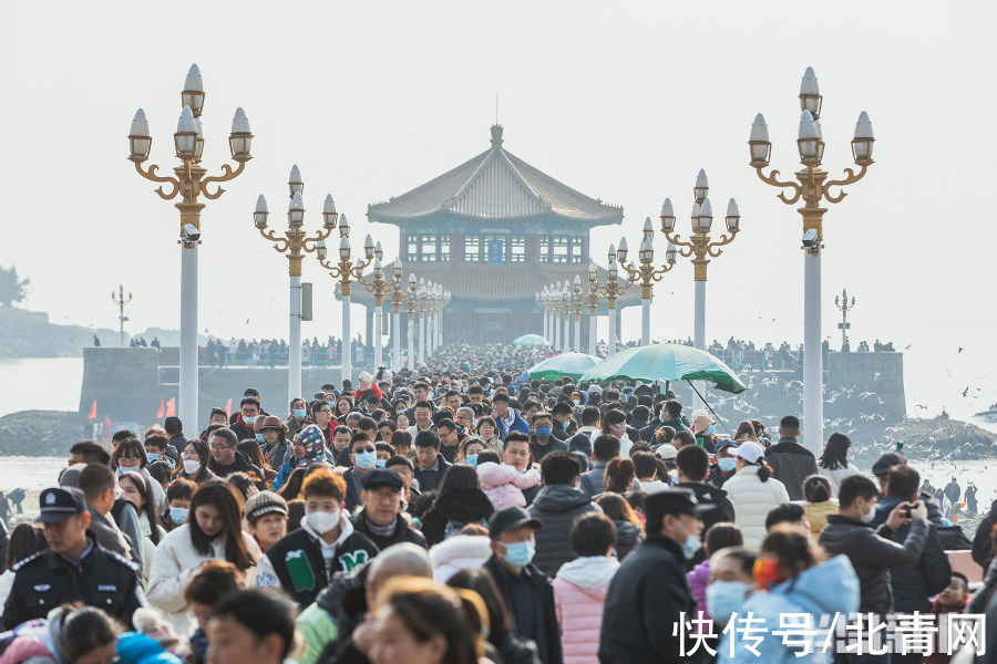 栈桥景区|假期最后一天，栈桥景区火爆