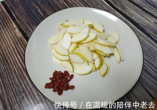 热水|煮银耳汤,凉水下锅还是热水下锅不少人搞错了,难怪银耳不出胶