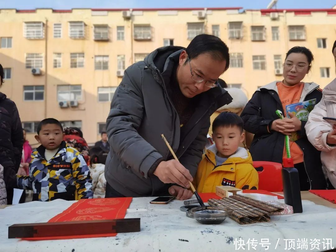 快来看，商城实验幼儿园里也有新年“庙会”