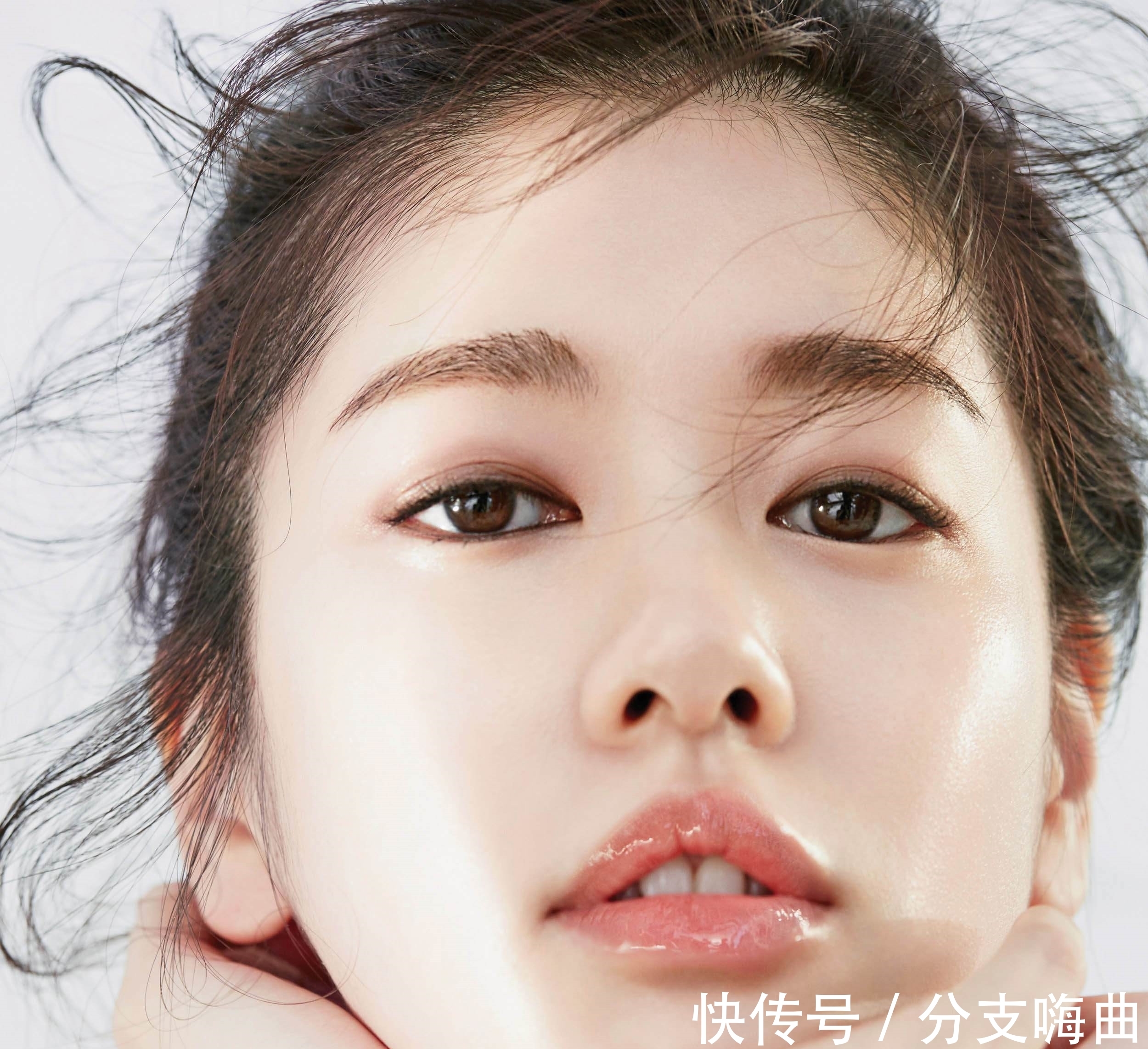 皮肤|水和乳液到底要“拍”or“涂”,用化妆棉效果更好?原来一直搞错