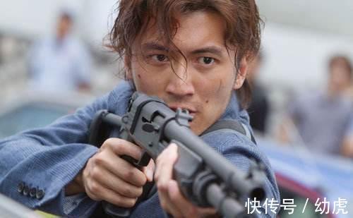 演员拍枪战都用道具 只有这部电影子弹是真的 他就此告别了人世 快资讯