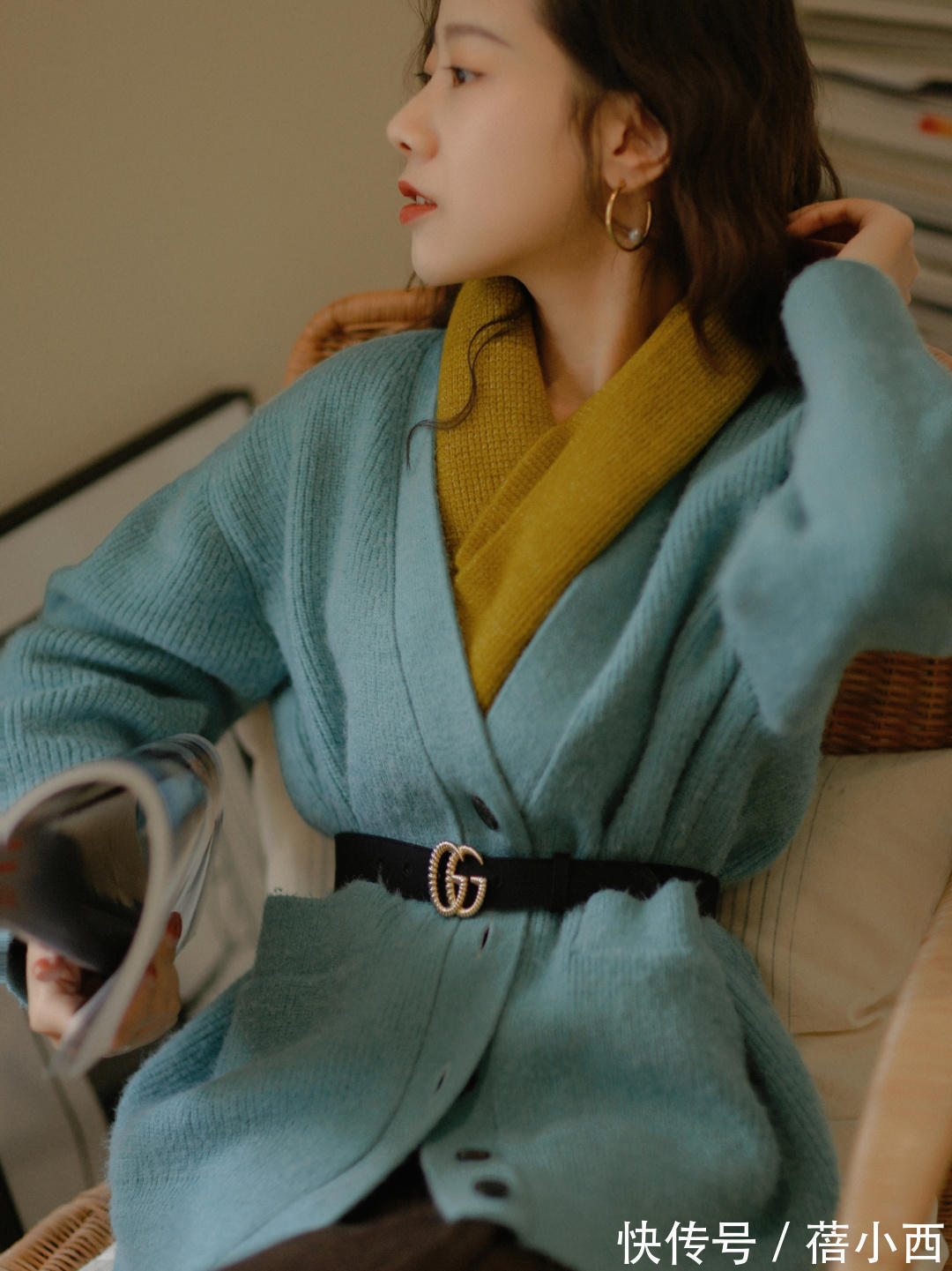 红色|能把“毛衣开衫”驾驭好,你离“时髦精”就不远了,穿出优雅时尚