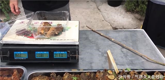 炸鱼|夫妻街头卖“香酥”小吃,20元一斤遭哄抢,食客连鱼刺都能吃!