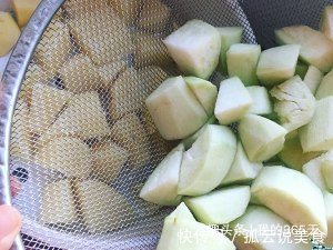 土豆和茄子新吃法，学会这种特色做法，香脆可口，一大盘都不够吃