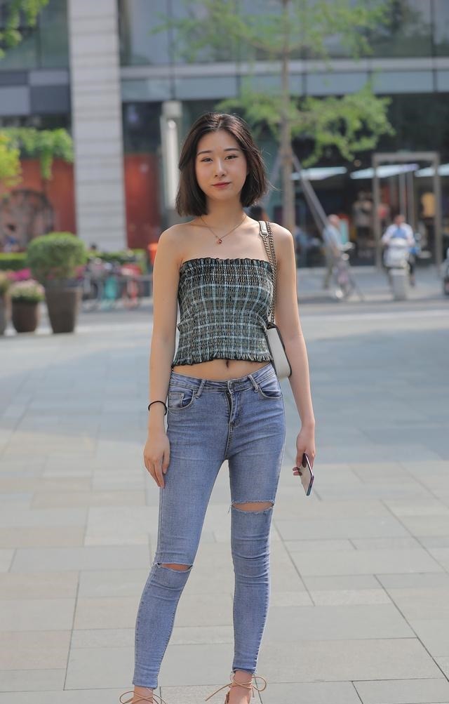 高跟凉鞋 牛仔裤怎么搭配更时髦选对上衣和鞋子，清凉时髦显身材！