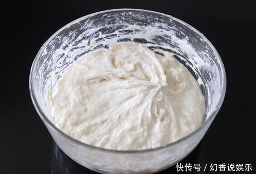 在家烙饼的时候,记住这个小细节,烙出的饼外酥里嫩层次分明!