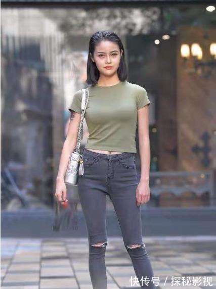 衬衣 军绿色衬衣搭配灰色破洞牛仔裤,时尚靓丽,显高显瘦!