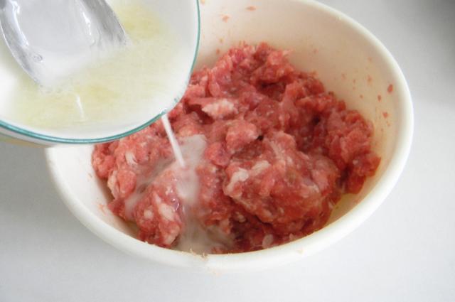 简单|1块猪肉1个鸡蛋,自制午餐肉,比火腿肠都好吃,做法还简单