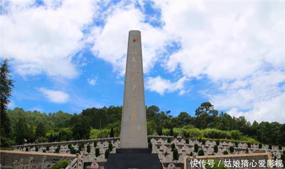 痛哭|21岁战士英勇牺牲,母亲却没路费见一面,20年后来到儿子墓前痛哭