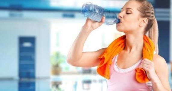 肾脏|刚喝水就小便,喝很多水却很少小便,哪一种人的肾脏更“健康”?