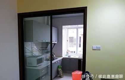 推拉门|越来越多人厨房都不做推拉门了,现在都流行这样设计,太聪明了