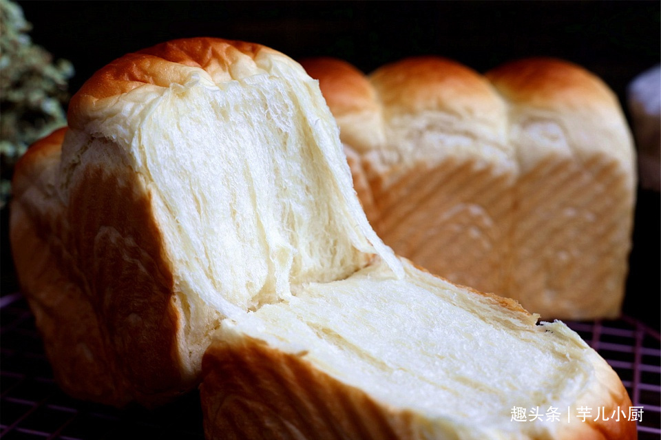 面包界的舒芙蕾—日式生吐司，做法简单，极致绵软，撕着吃最过瘾