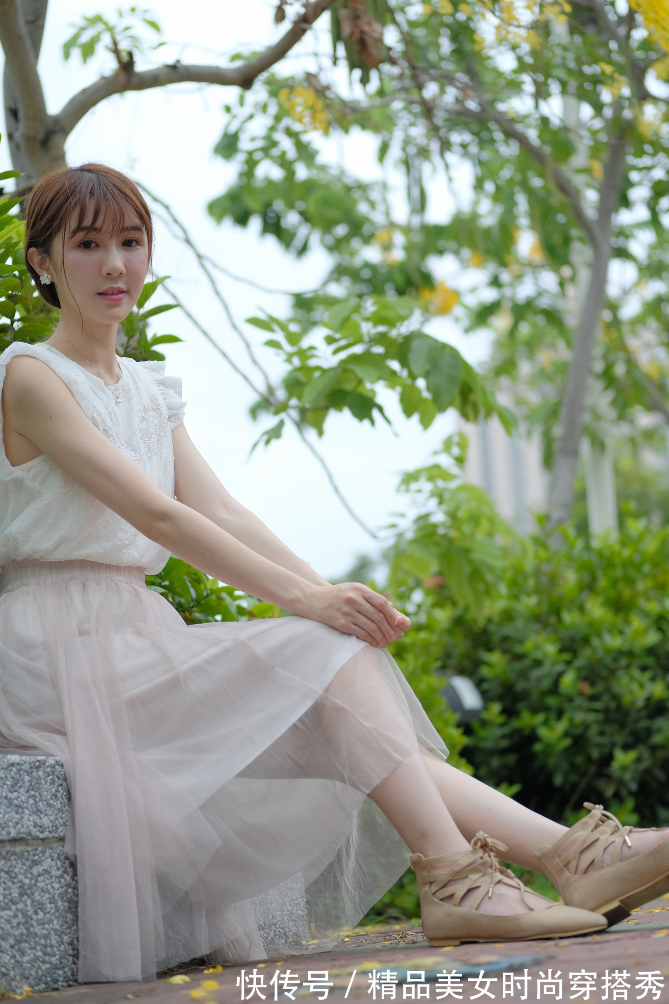 甜美风 白色蕾丝上衣搭配粉色网纱半身裙,甜美优雅