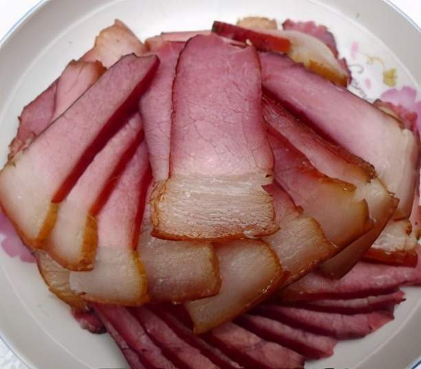 50岁后有心血管疾病的人,4类食物要撤下餐桌,血管才能健康