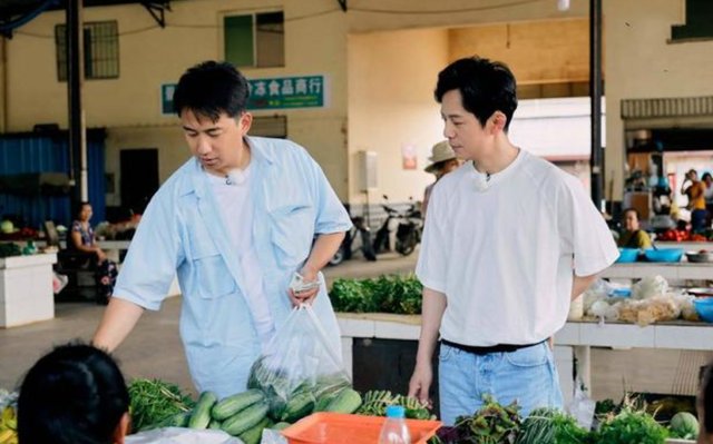 《向往的生活》张艺兴学开拖拉机，节目已经“鸡肋”，观众很失望