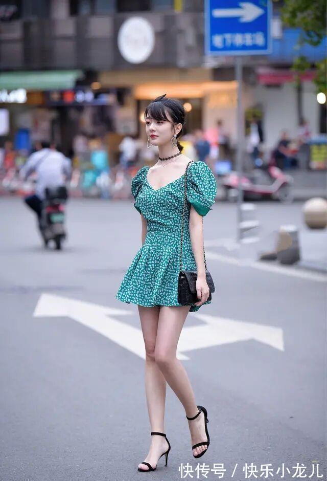 灯笼裙 吊带裙既清新又美丽，素雅干净不俗套，很有时尚气质