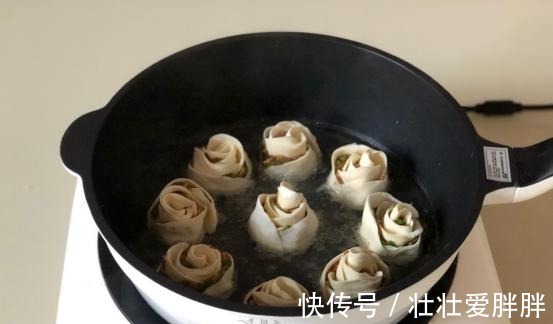 玫瑰花煎饺，形态独特味道好，有颜还好吃！