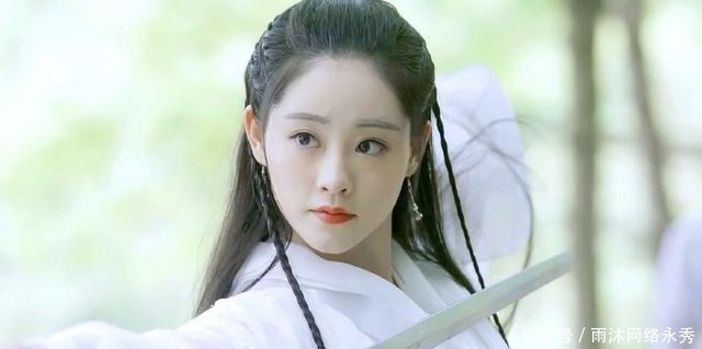  金庸|给女性起名字时，金庸喜欢用单字，古龙喜欢用叠字，却都非常好听