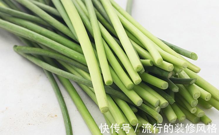 入味|炒蒜苔，不要直接炒或者焯水，巧用一招，蒜苔熟得快，香脆入味