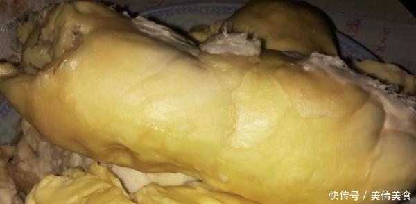 偷偷|最毁女孩形象的几种食物,鸭脖子当之无愧,第三个只能偷偷吃