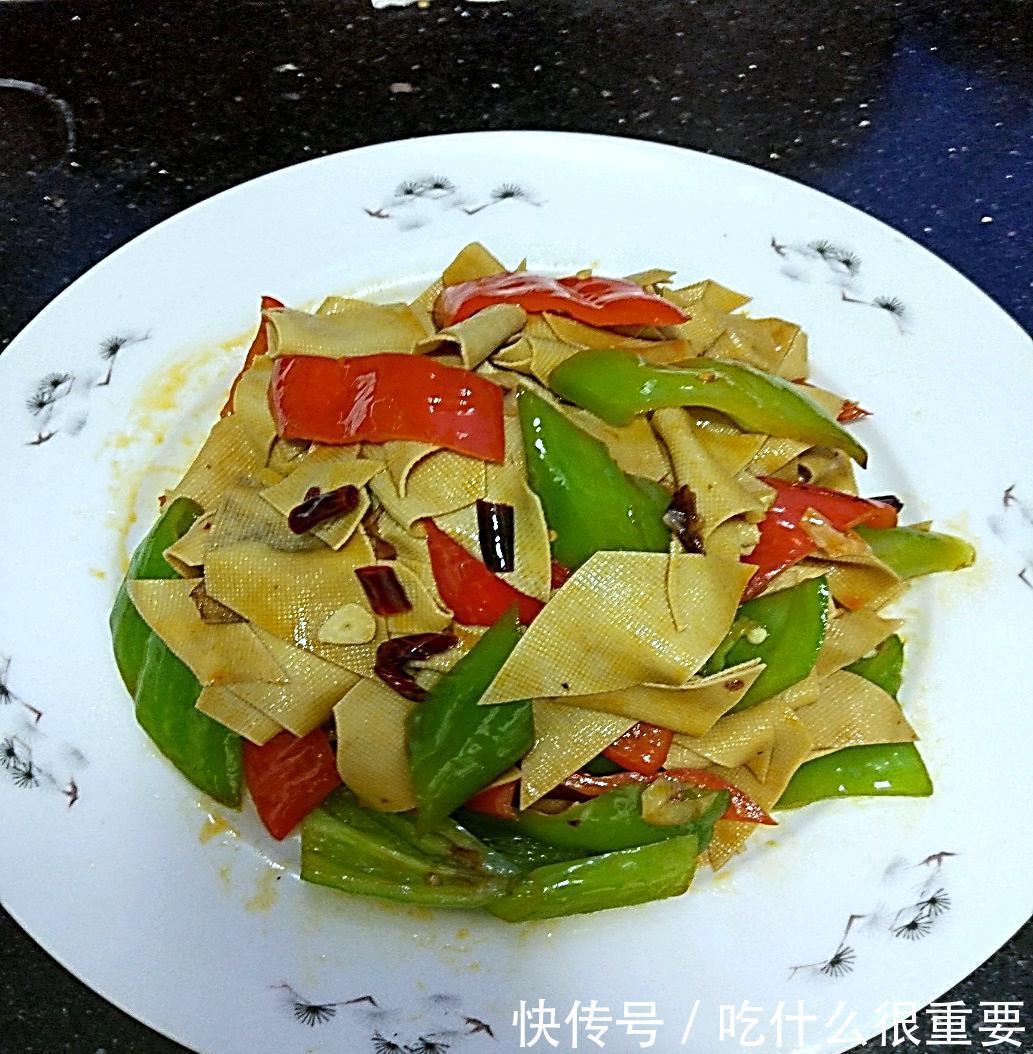 东北人|东北男人最爱的下酒菜:干豆腐炒尖椒,这样做,味道跟饭店一样