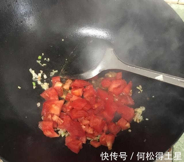 秋葵|酸爽可口的西红柿疙瘩汤在家做，口感筋道，营养丰富还好吃！