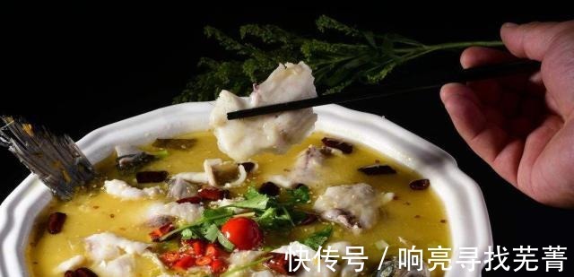 鱼肉|做酸菜鱼,鱼肉别直接下锅煮,多加一步上浆,鱼肉鲜嫩入味不破碎!