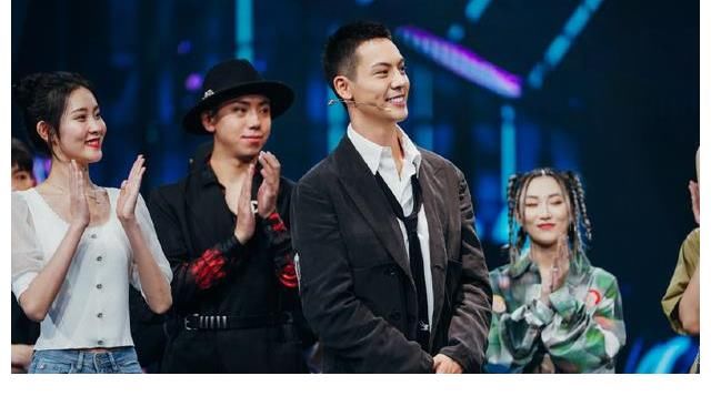 明星们|《蒙面舞王2》首播,张纯烨干脆,陈伟霆爆笑,群演比嘉宾跳得好