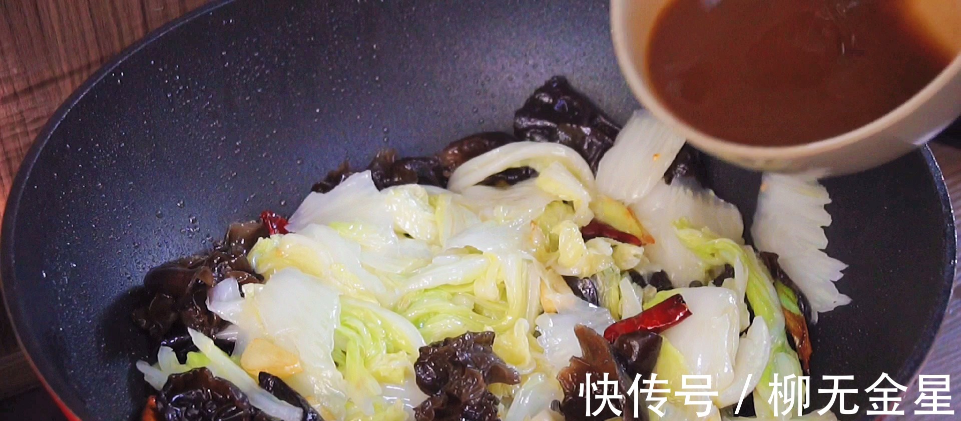 大白菜|和木耳是绝配,入冬后要常吃,营养健康又下饭,吃一冬天都不腻!