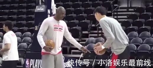 澳洲|太炸了！19分钟18分9板！周琦扣傻澳洲球队！哈登等他回NBA