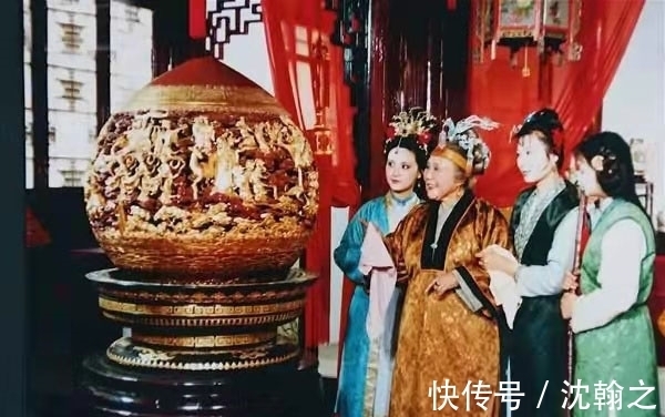 贾母@王夫人瞒着贾母,暗地里改变袭人编制,贾母为何噤若寒蝉不敢管?